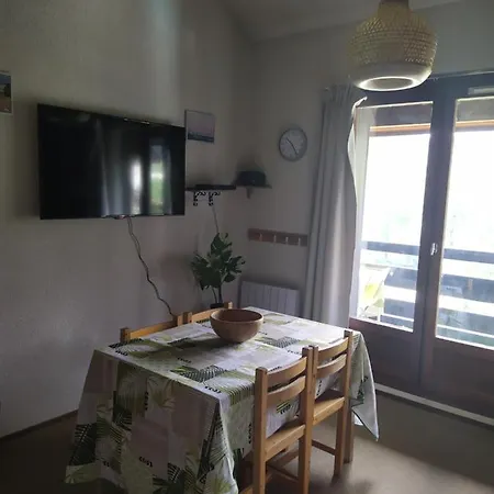 Duplex 3 Pieces. Pieds Des Pistes Et Balcon!