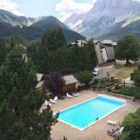 Duplex 3 Pieces. Pieds Des Pistes Et Balcon! *